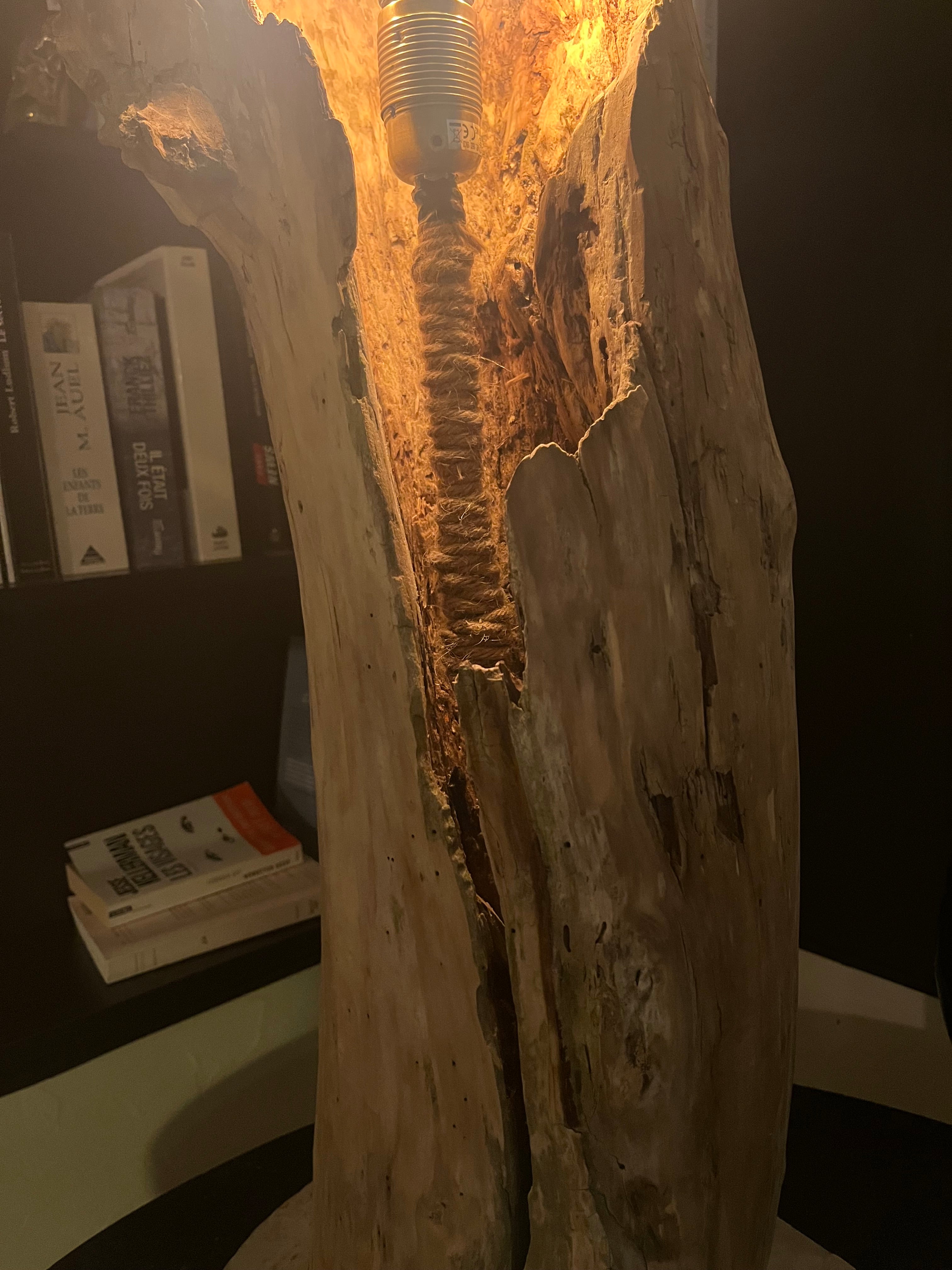 Lampadaire en bois artisanal – Luminaire naturel design