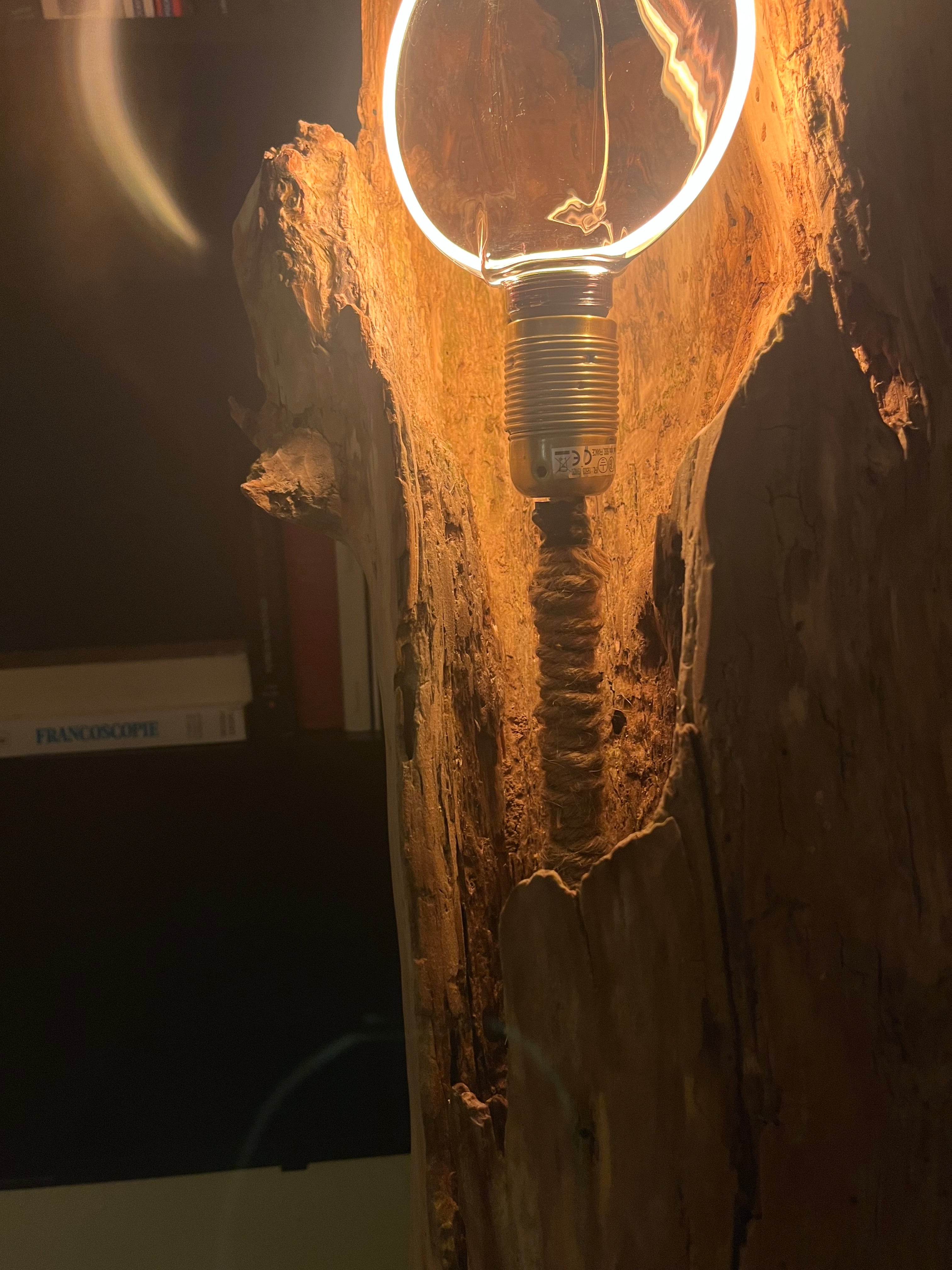 Lampadaire en bois artisanal – Luminaire naturel design