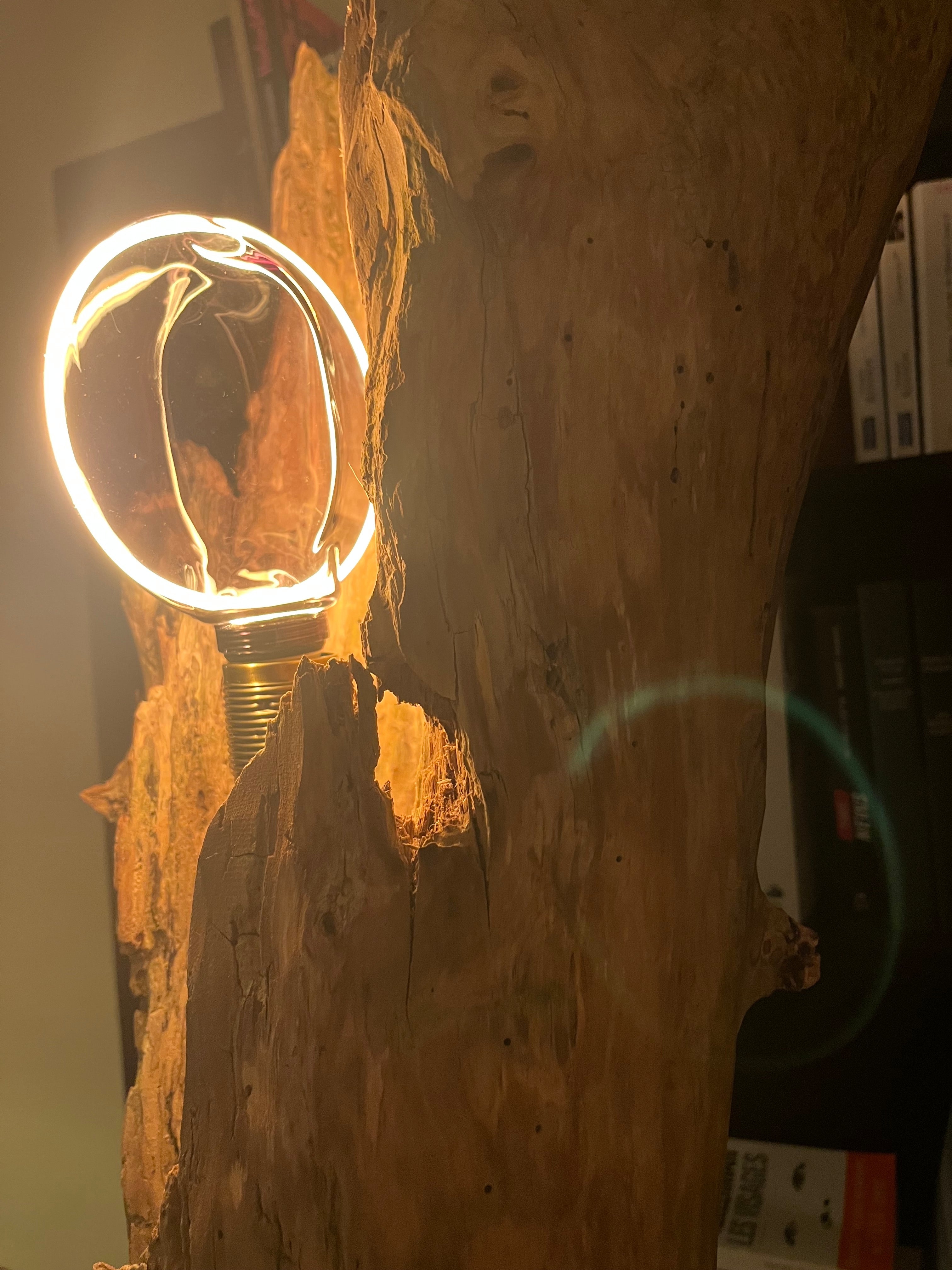 Lampadaire en bois artisanal – Luminaire naturel design