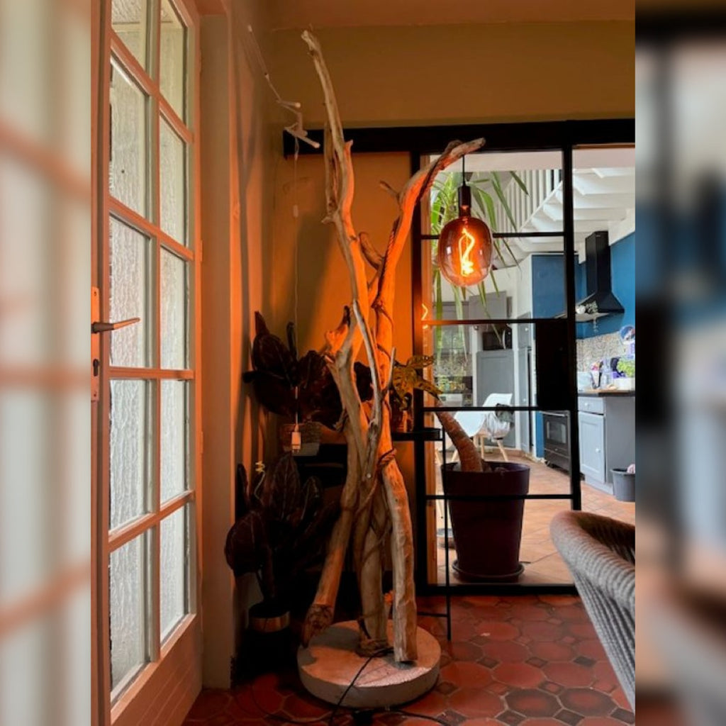 Lampadaire en bois – Lampe sur pied artisanale – Luminaire naturel design