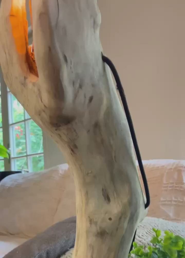 Lampe artisanale en bois naturel sculptural – Lampe à poser design organique – Pièce unique – Décoration nature
