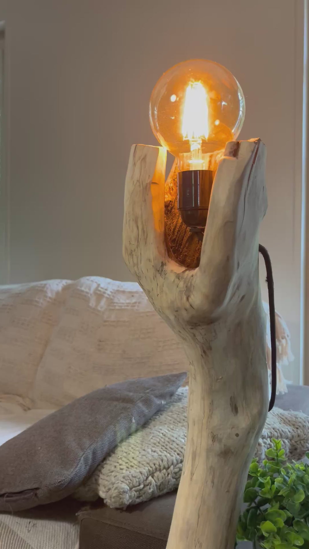 Lampe artisanale en bois naturel sculptural – Lampe à poser design organique – Pièce unique – Décoration nature
