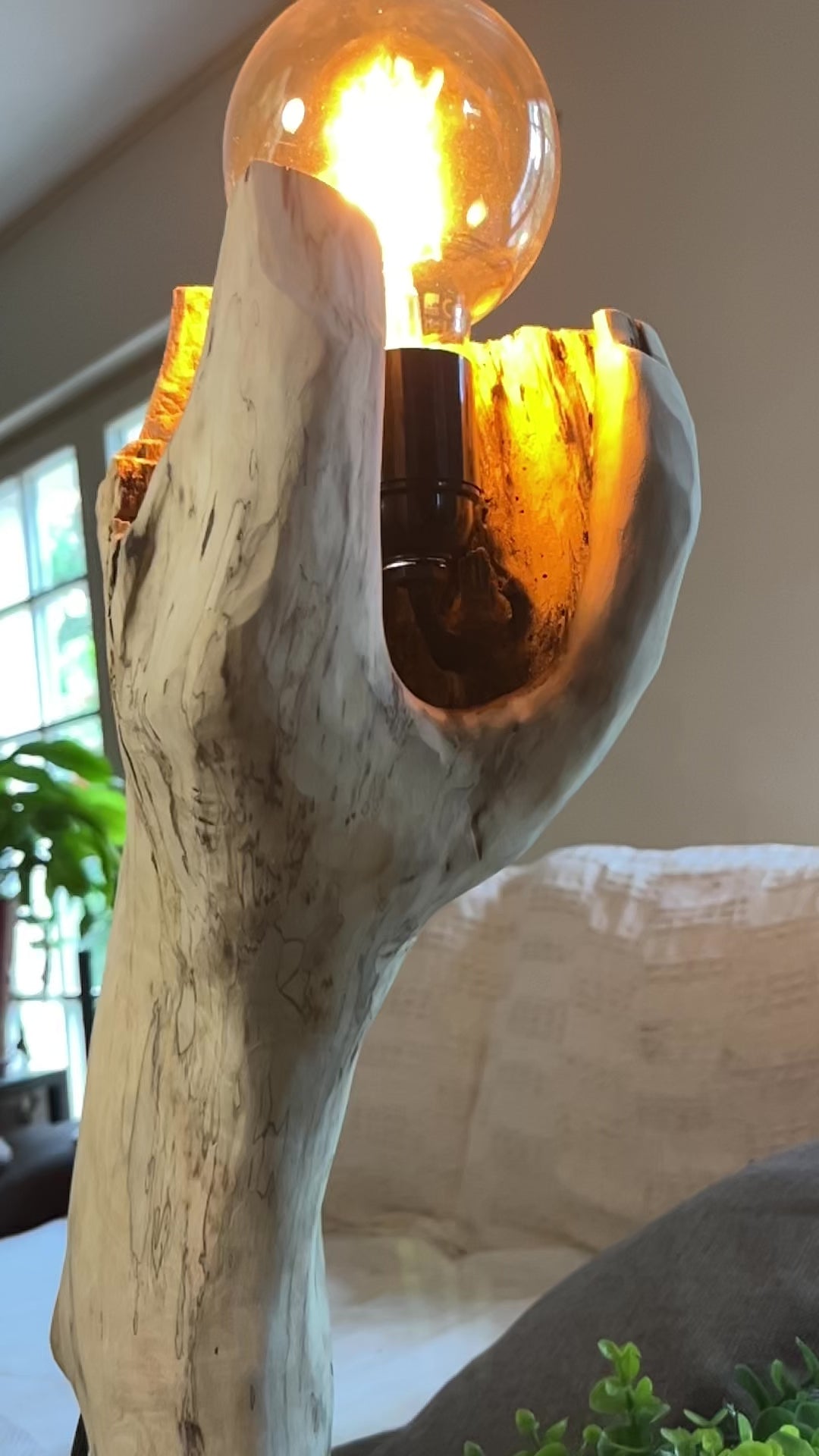 Lampe artisanale en bois naturel sculptural – Lampe à poser design organique – Pièce unique – Décoration nature