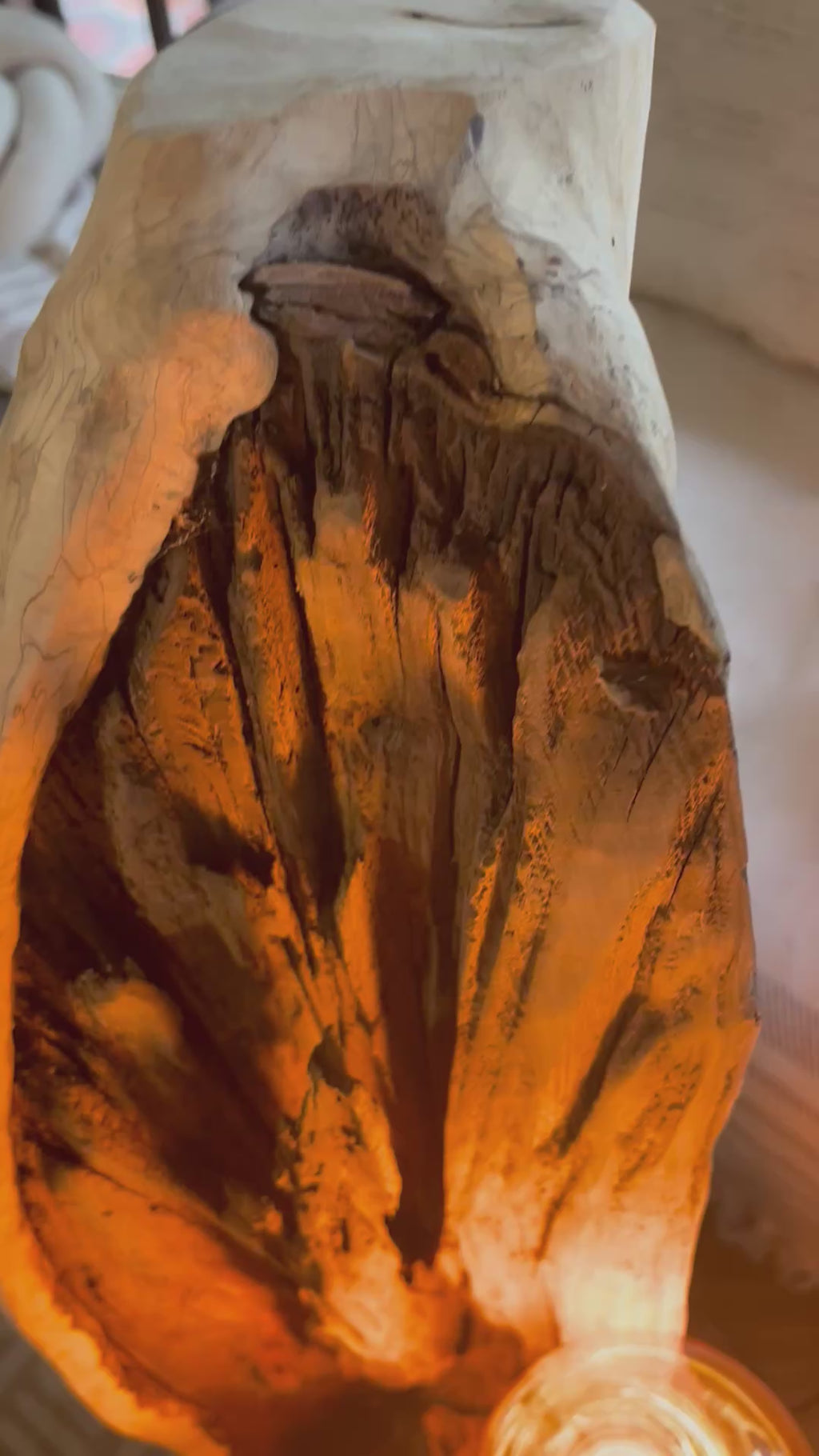 Lampadaire sculpturale artisanale – Éclairage d'ambiance design – Pièce unique en bois naturel