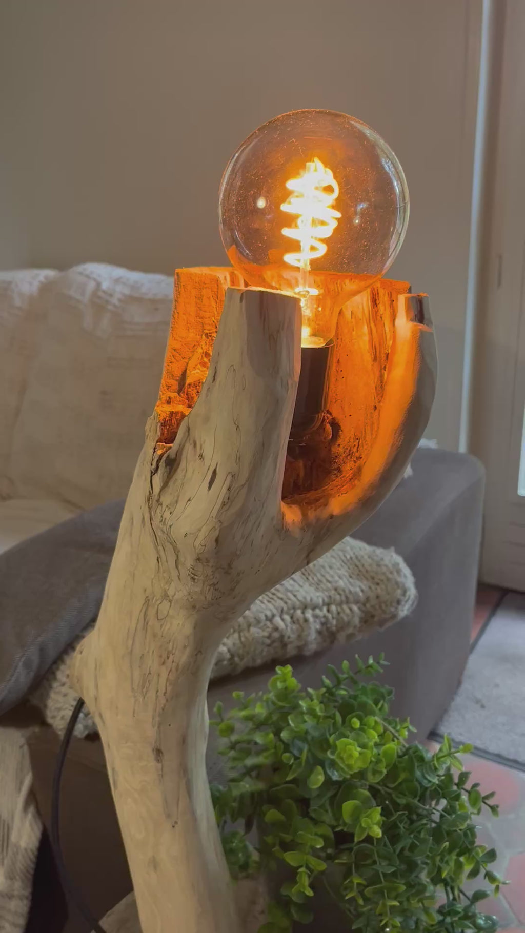 Lampe artisanale en bois naturel sculptural – Lampe à poser design organique – Pièce unique – Décoration nature